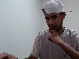 Вебкам-модель masterbbcdominant23
