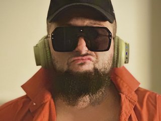 Вебкам-модель Lovekyni33
