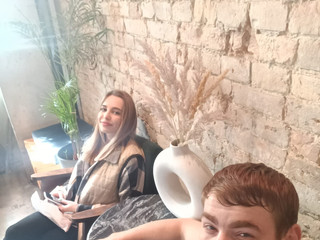 we're in a cafe🍽️