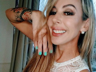 Carol_Ass no BongaCans prontinha para dar o cu