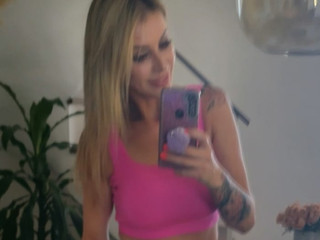 OIeeeeeeeeeee. Gente! Carol está no Bongacams!!!!