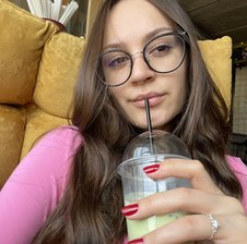 Eva-brunette
