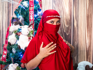 Between lights and smiles, I am the temptation.✨💋