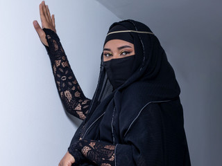 Between lace and looks, he provoked you. 👀💋