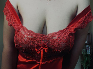 lady in red