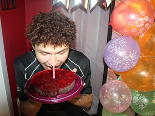 It was my birthday stream 🎂🎁🎈