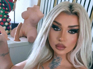 Exclusive show with passion and allure, ready to t