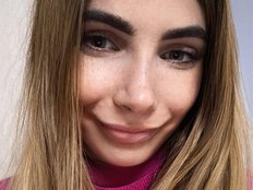 Ella-Lizzie-ov/in avatar