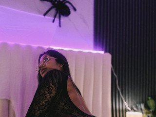 My huge ass is ready to bounce 🥵