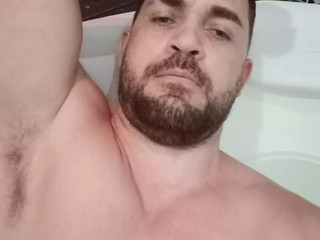 Eu relaxando numa hidromassagem