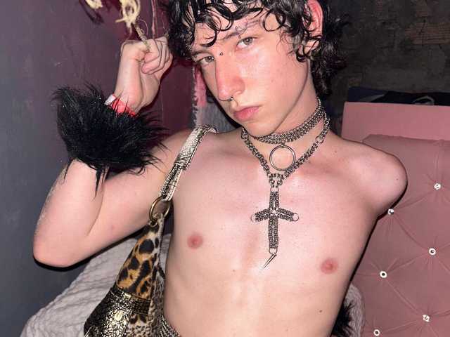 curlyytwink