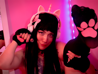 Purr&hellip; Naughty Kitty 🐾💗