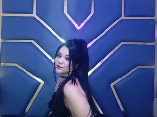 Careful… I can be very addictive 🖤