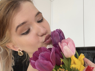 I hope someone will give me flowers