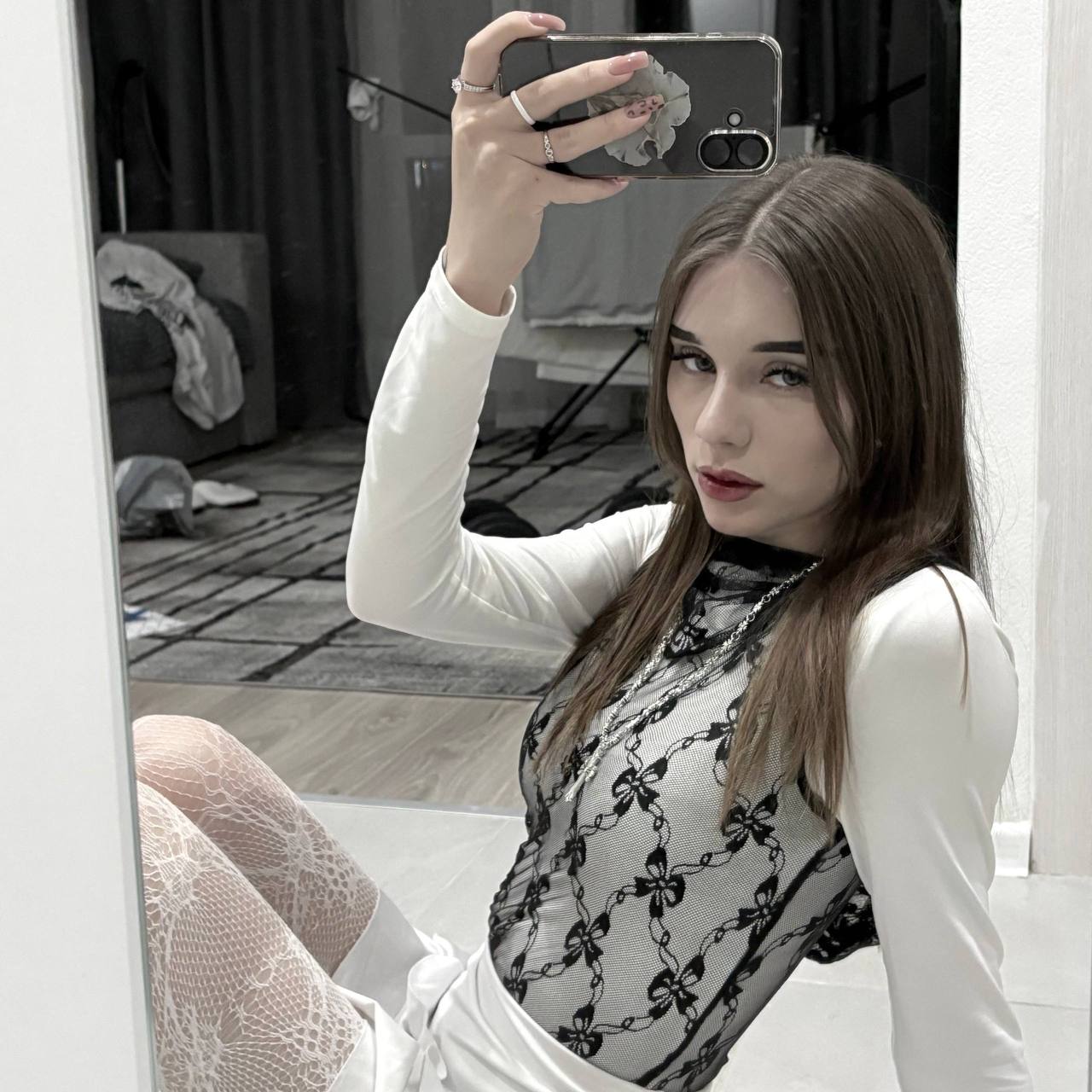 Bettiglow Hey everyone, this is my first stream. Image: 1