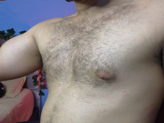 How lovely chest and armpit hair is, ugh 😏😏😏