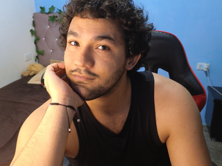 My armpits make me hot, uffff
