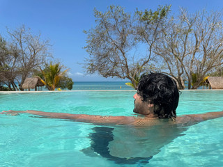 How cute I look playing in the pool, hehe.