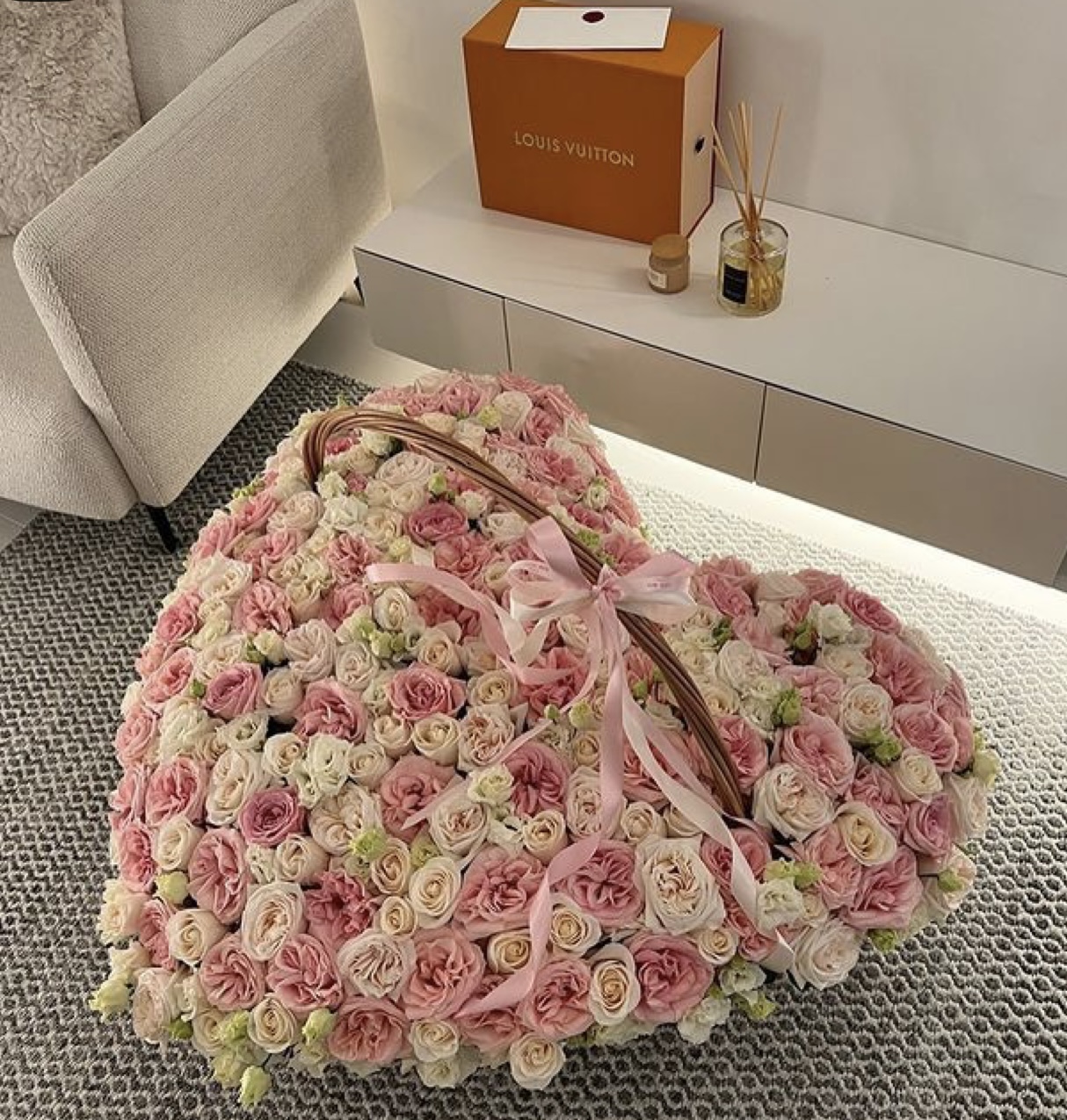 Hello_Kitty Delicate Flowers🥰😍 image: 1