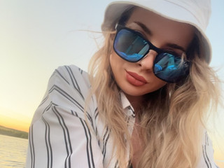 🕶️..