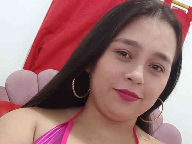 naylahot18