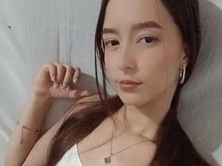 I’m live now, 8:30 AM to 3:30 PM (Colombia) 💕 I w