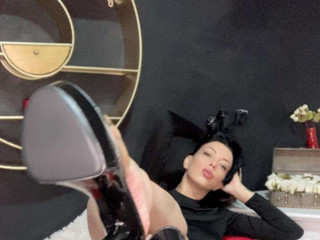 kiss my heels