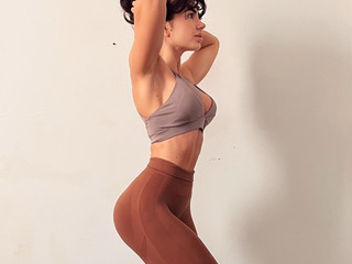 Juicy Booty Muscle Queen – Toned & Flexible 🍑 🔥