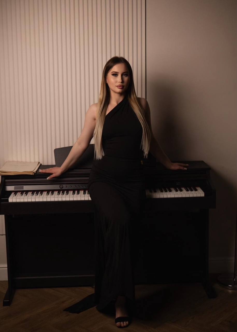 TeodoraCrummedyo Right now I'm in search of myself and my place.. I’m a soft, romantic soul with a sensual touch. image: 1