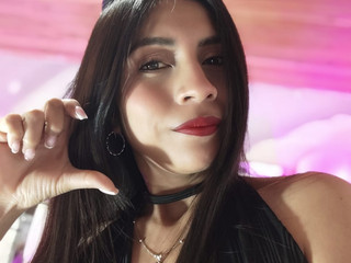 💋 Intense gaze, dominant attitude 😏 A fantasy co