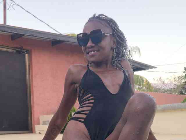 ebonytinydancer1992
