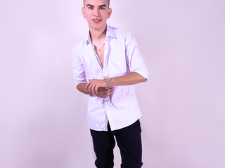 💦 Hard hands or soft lips... I crave both.