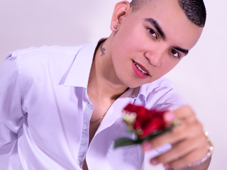 👅 Tongues are genderless pleasures, aren’t they?