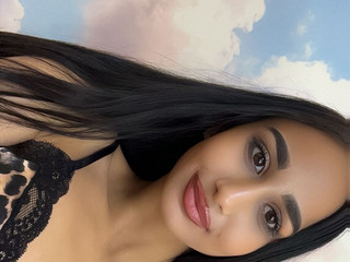 Eyes on me, baby… only me.