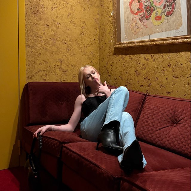 Anya1-1 Я очень разный и интересный человек, люблю ходить в музеи и театры но и так же могу и не отказать в поход в клуб и веселиться до потери пульса ;) люблю красоту и эстетичность во всем, вкусно покушать  и цветы image: 1