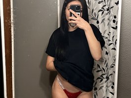 Watch  UrFavSlut11 live on BongaCams