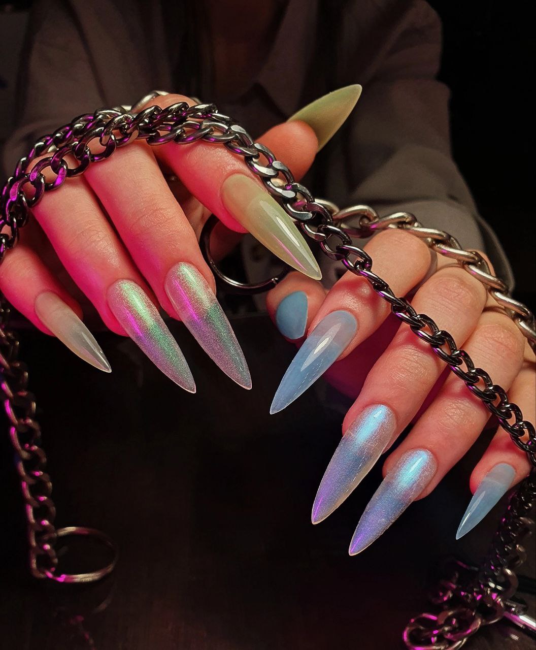 LeyaHanami I love long nails image: 1