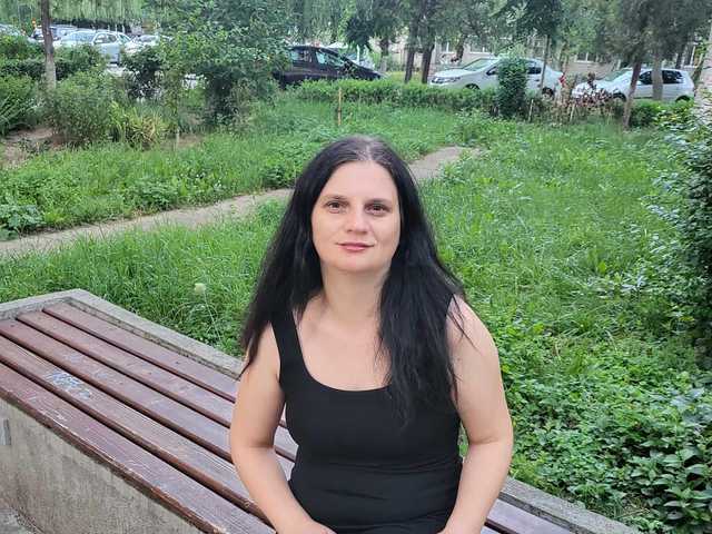 Nikol19721