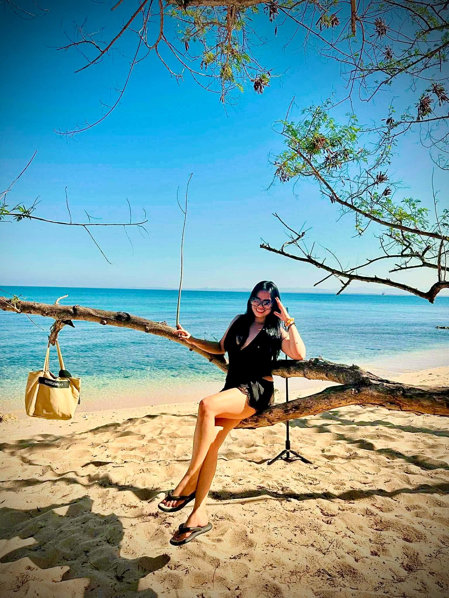 HeraAguilar Blue seas, hot weather, and a little bit of HERA — the perfect summer combination. 🌊☀️💋 image: 1