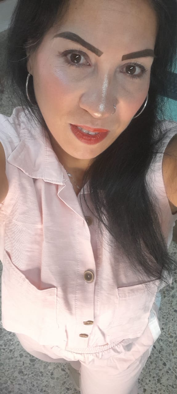 Ambermilf Miradas image: 1