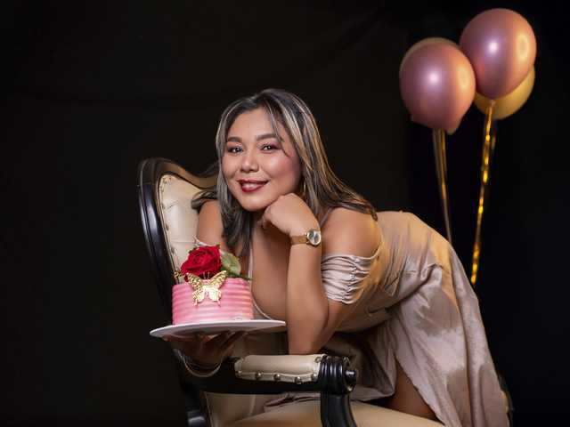 LatinaHoleQueen-1