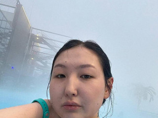 Selfie from the pool🎀