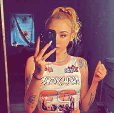 LadyBlueEyez-