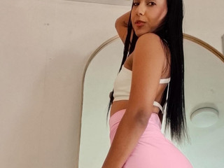 Look at this cute body and face 🔥