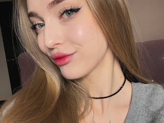 Wanna kiss me? 😘