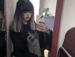 Webcam model HolyCute from BongaCams