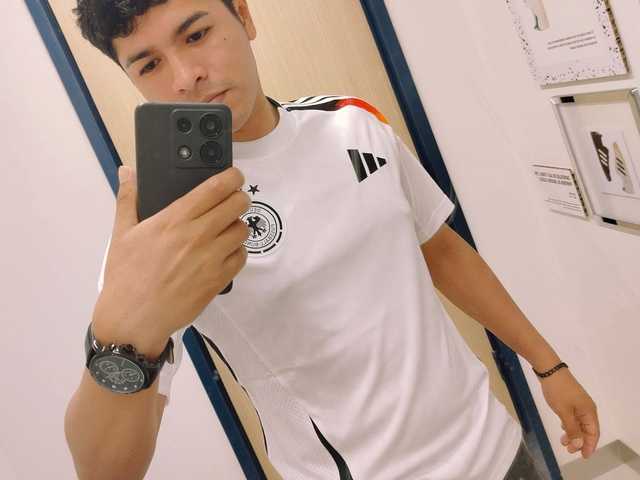 godiegogo-latinboy