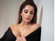 Glamorous-Kay