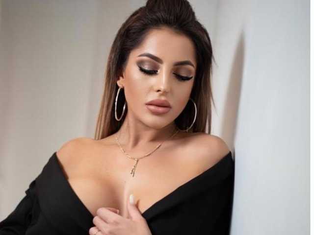 Glamorous-Kay
