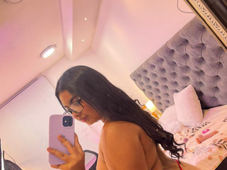 Naked beauty😈💗